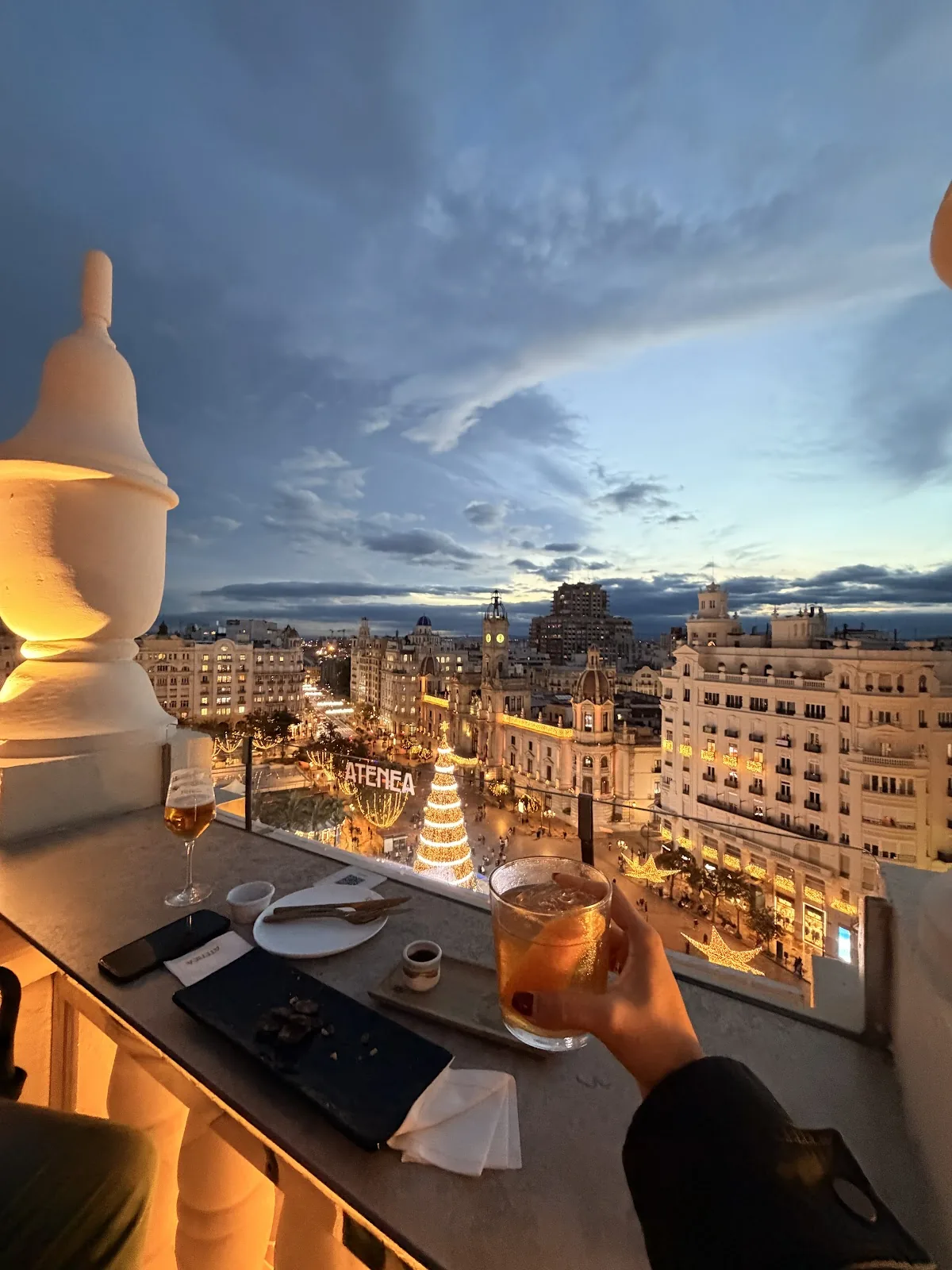 Balcón al Ayuntamiento al atardecer