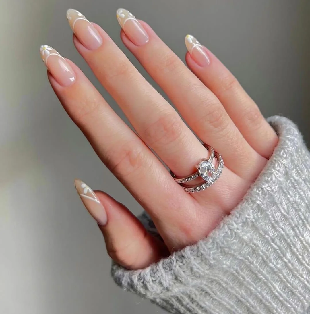 Uñas con acabado nude