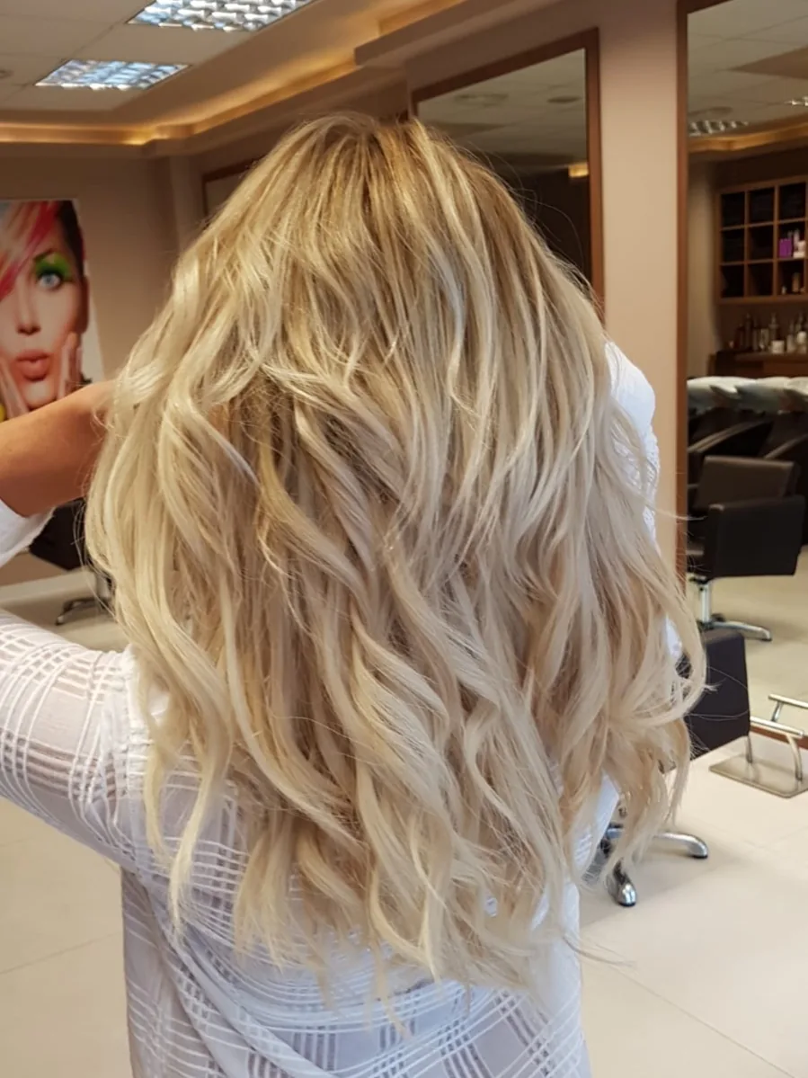 Mechas rubias con ondas