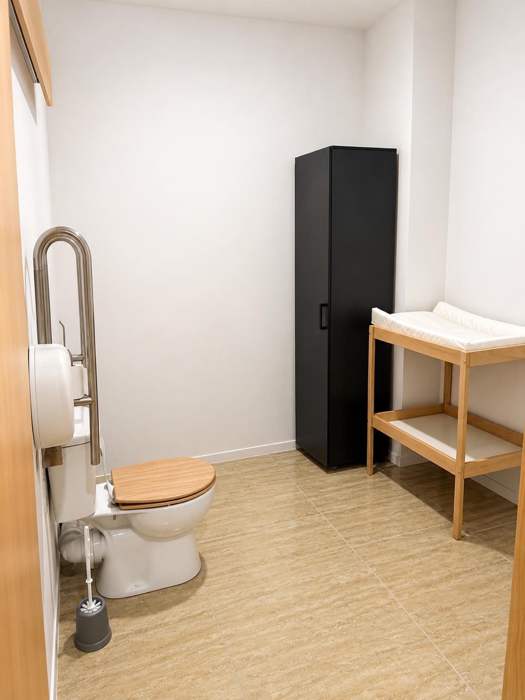 Baño adaptado con cambiador para bebés