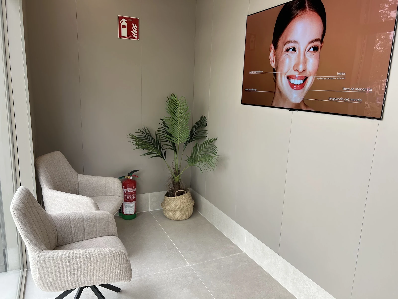 Zona de espera real de Clínica Dra. Del Amo