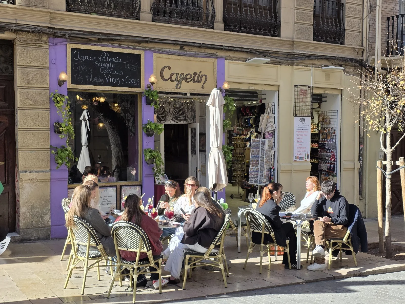 La terraza en la plaza de Sant Jaume