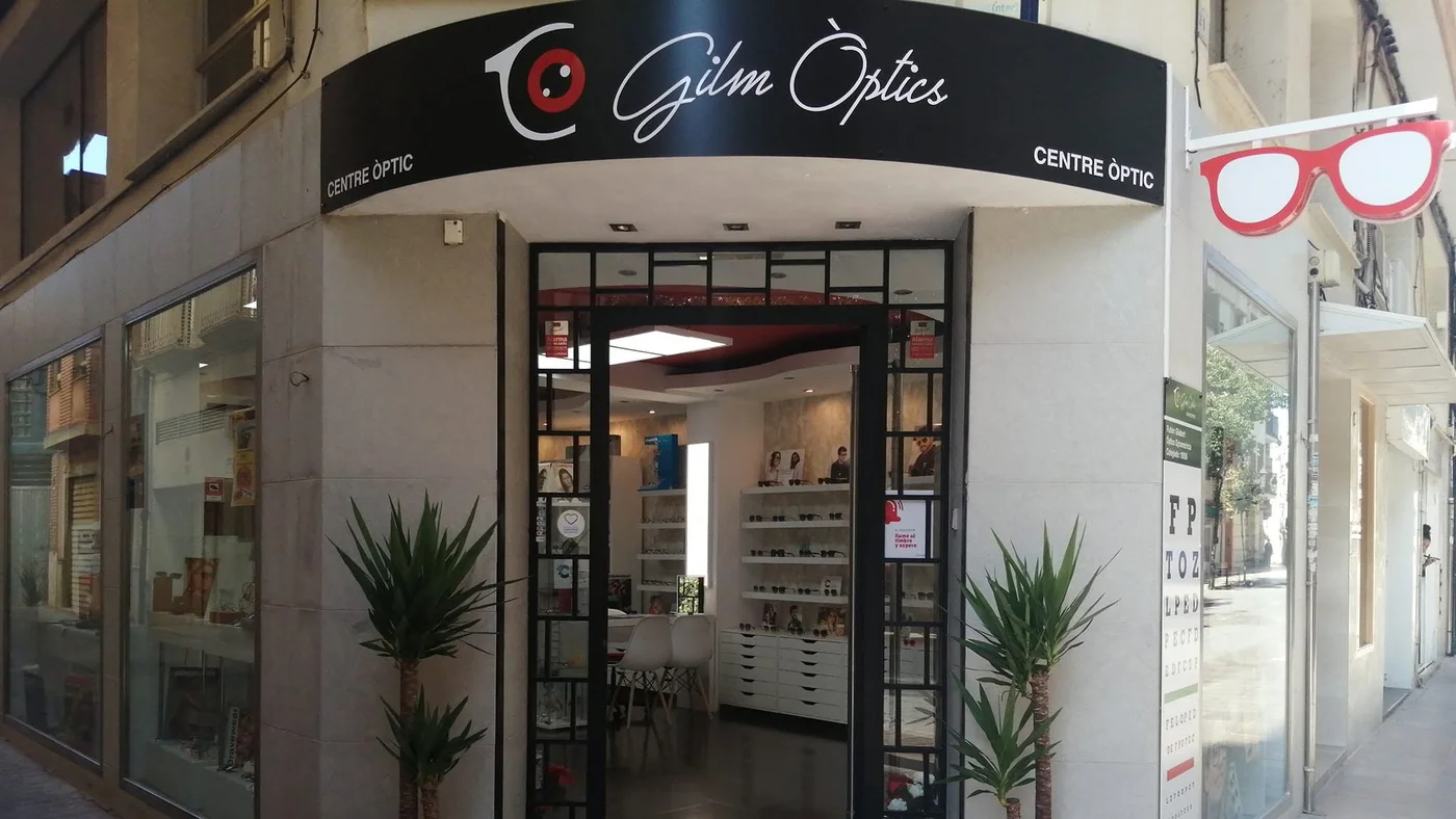 Fachada y entrada de Gilmòptics en Alzira