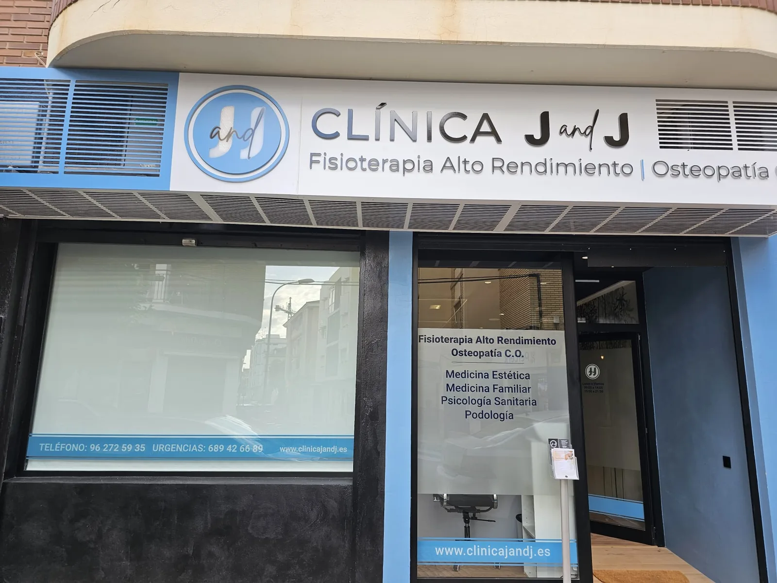 Fachada de Clínica JandJ en L'Eliana