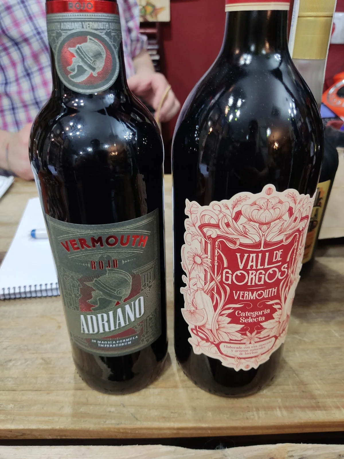 Dos botellas de vermut
