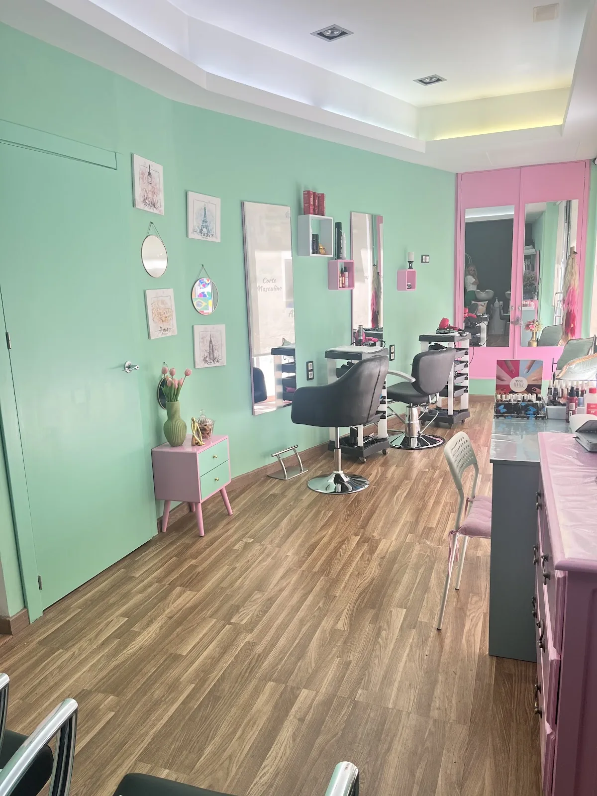 El salón, en menta y rosa