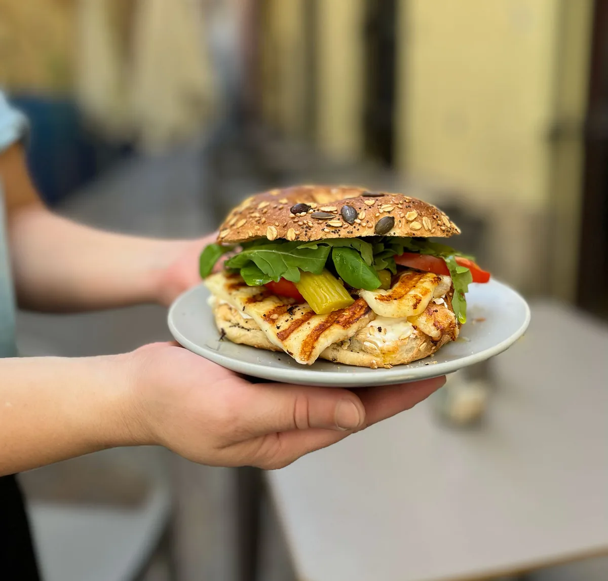 Bagel de MESTIZO recién servido