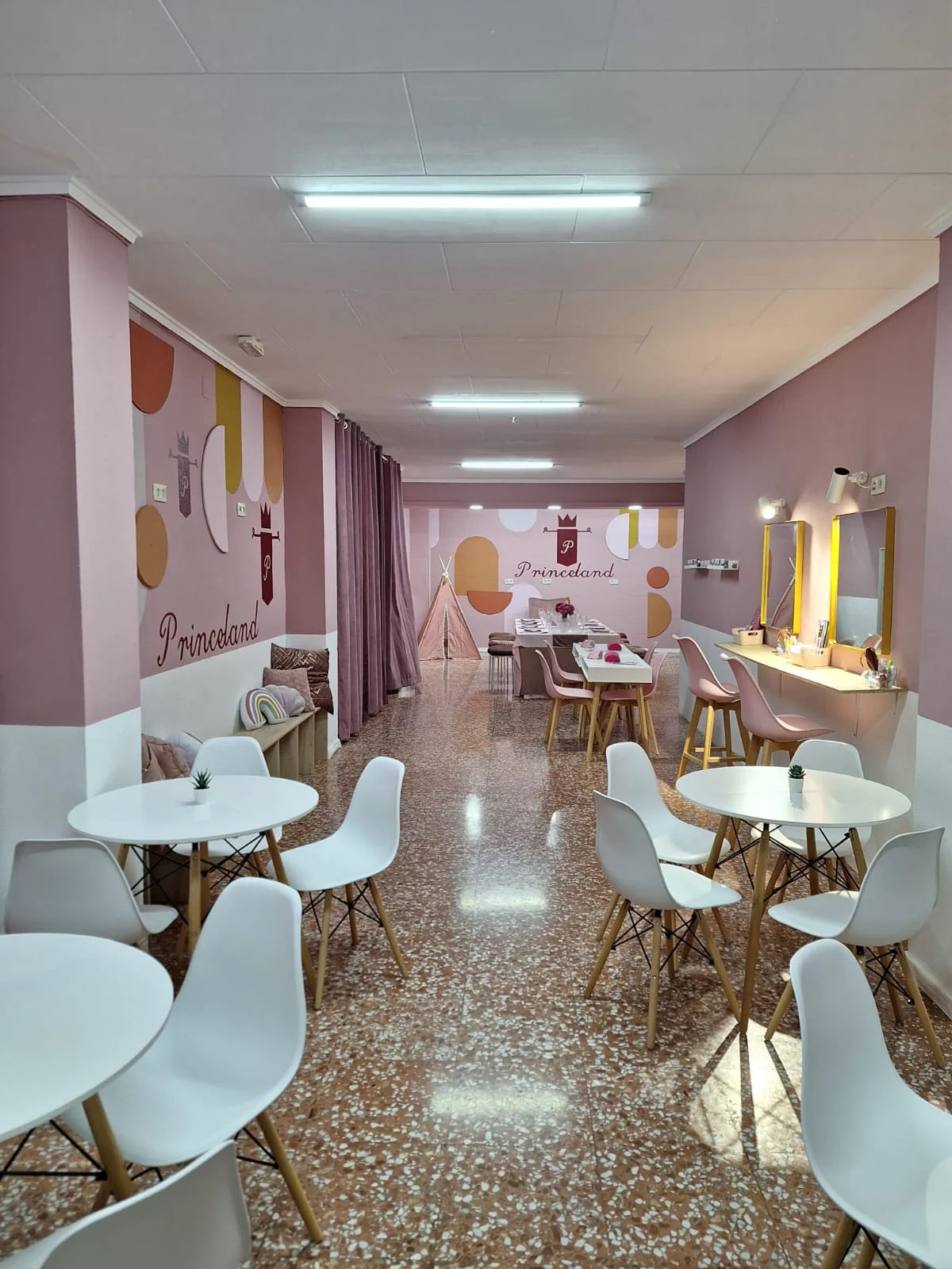 Salón de Princeland Paterna
