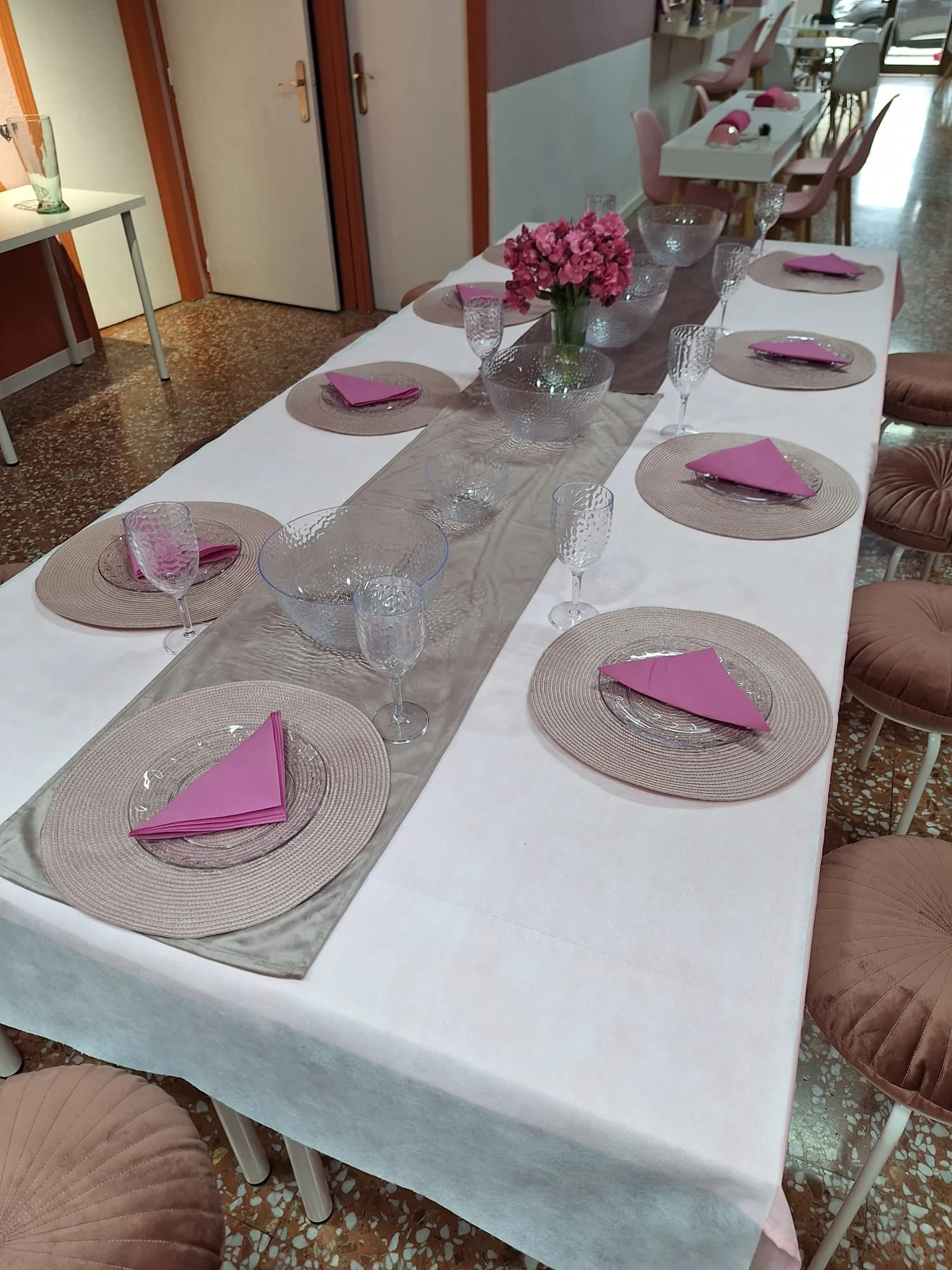 Mesa preparada para una celebración
